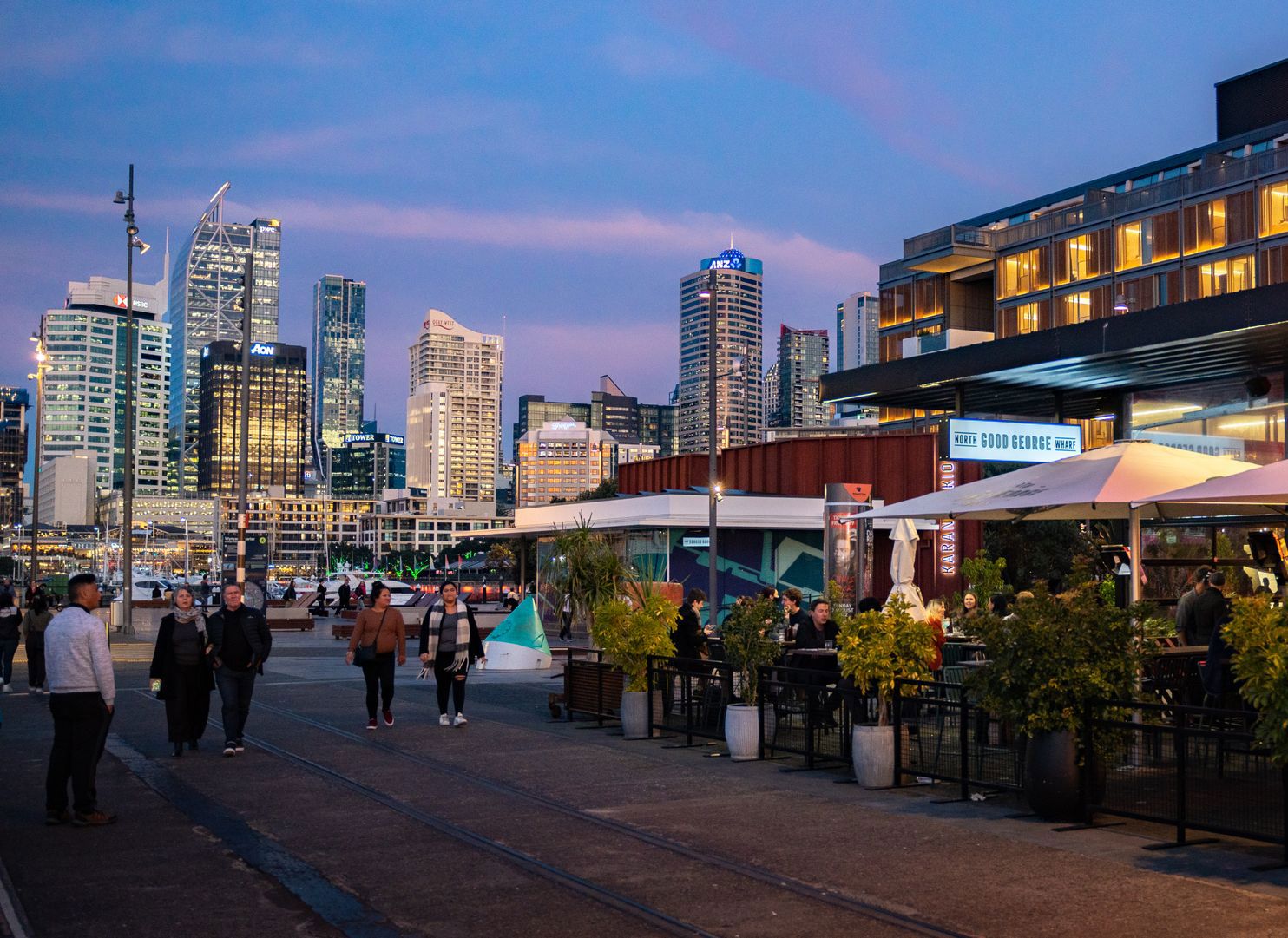 <span class='hyphen-text'>11 Must-Try</span><span class='hyphen-text'>After Hours Eateries</span><span class='hyphen-text'>in Auckland</span>