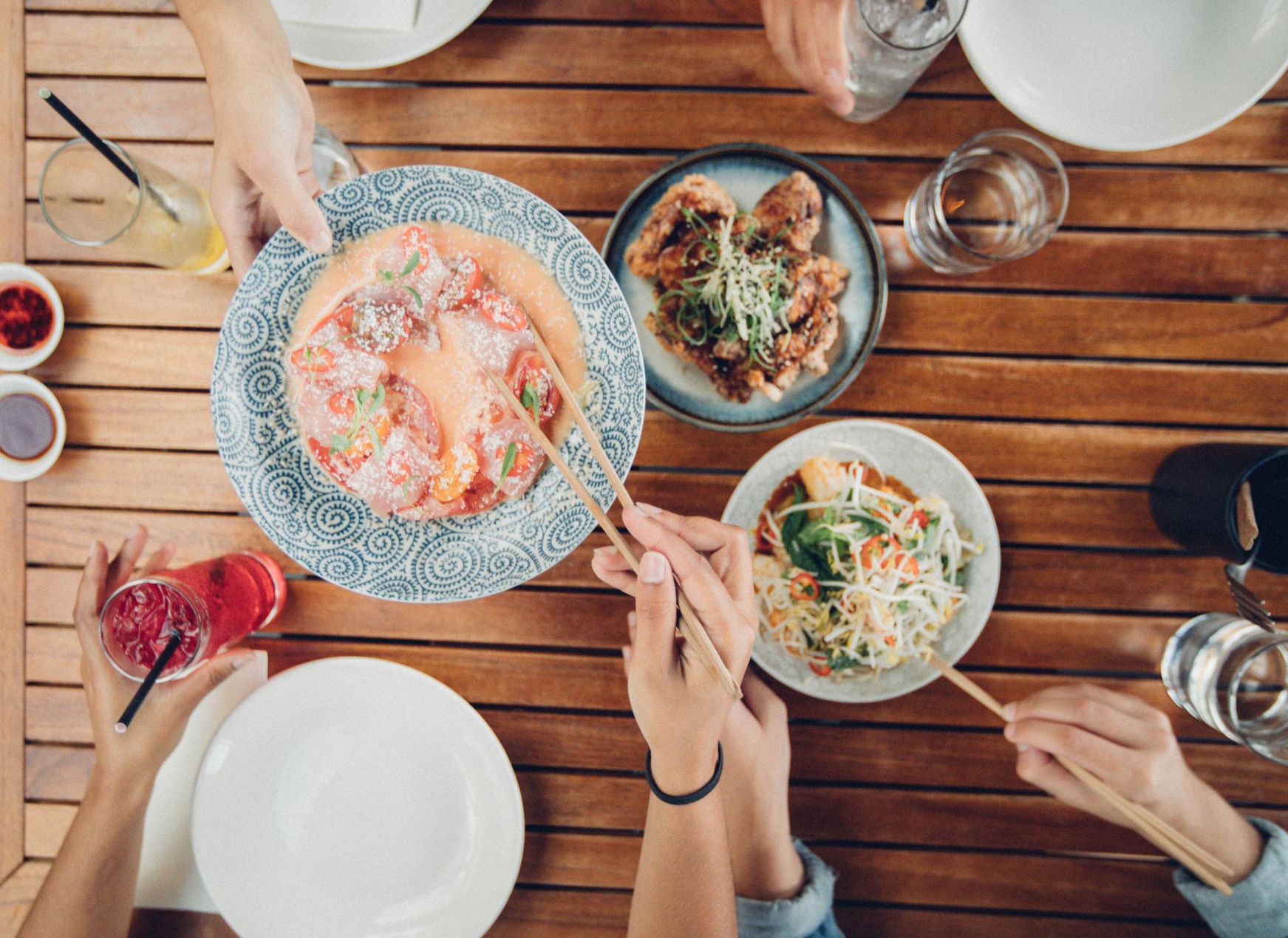<span class='hyphen-text' lang='de'>5 Delicious Years</span><span class='hyphen-text' lang='de'>of Iconic Eats</span>