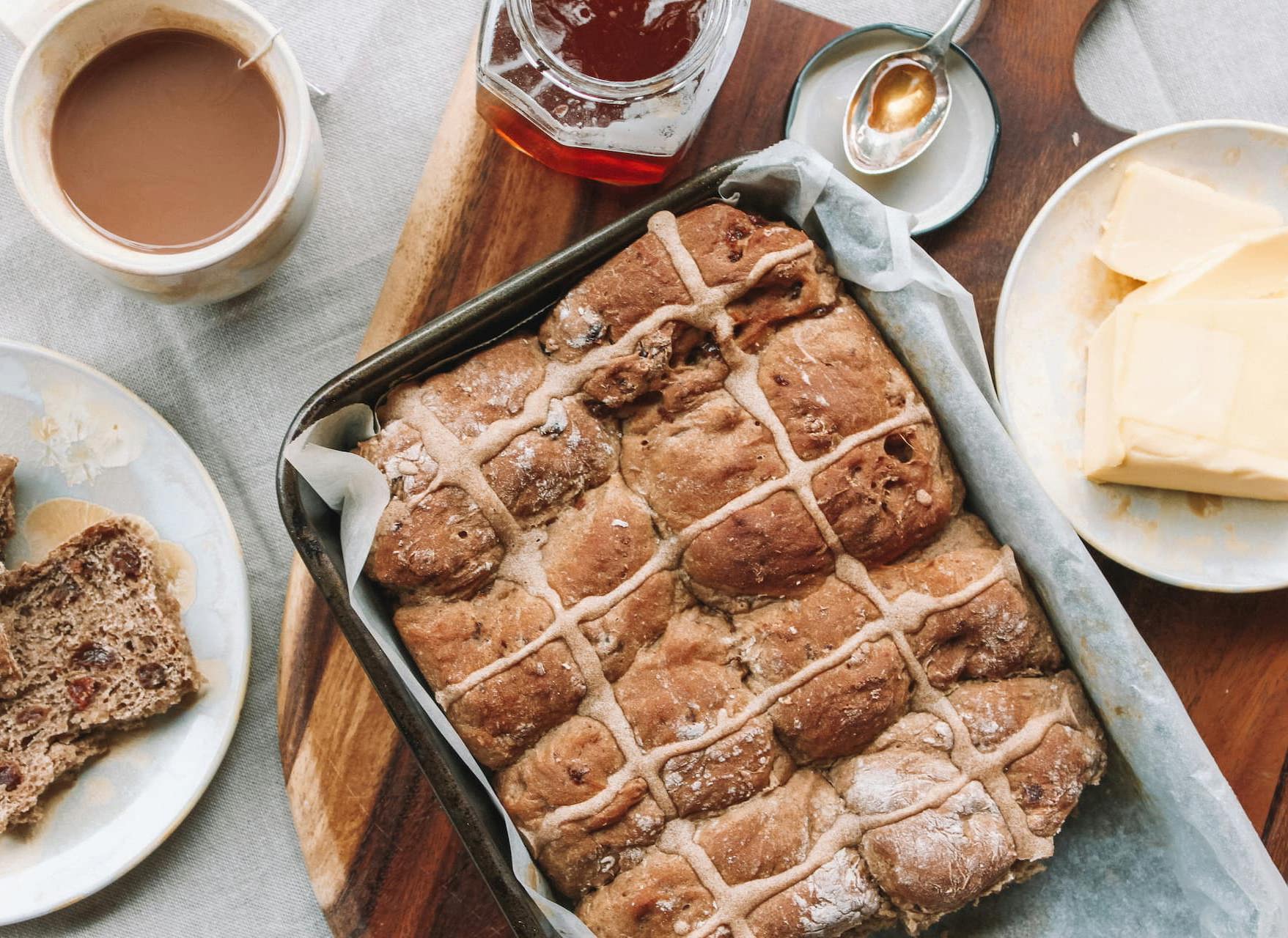 <span class='hyphen-text' lang='de'>Auckland’s Must-Try Hot Cross Buns</span>
