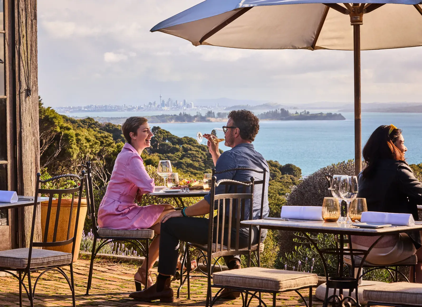 <span class='hyphen-text'>A day on </span><span class='hyphen-text'>Waiheke Island</span>