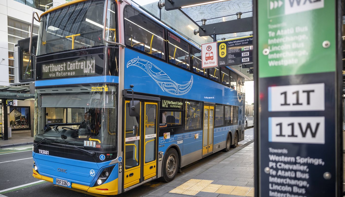 Image of the WX1 bus which runs from central Auckland to West Auckland