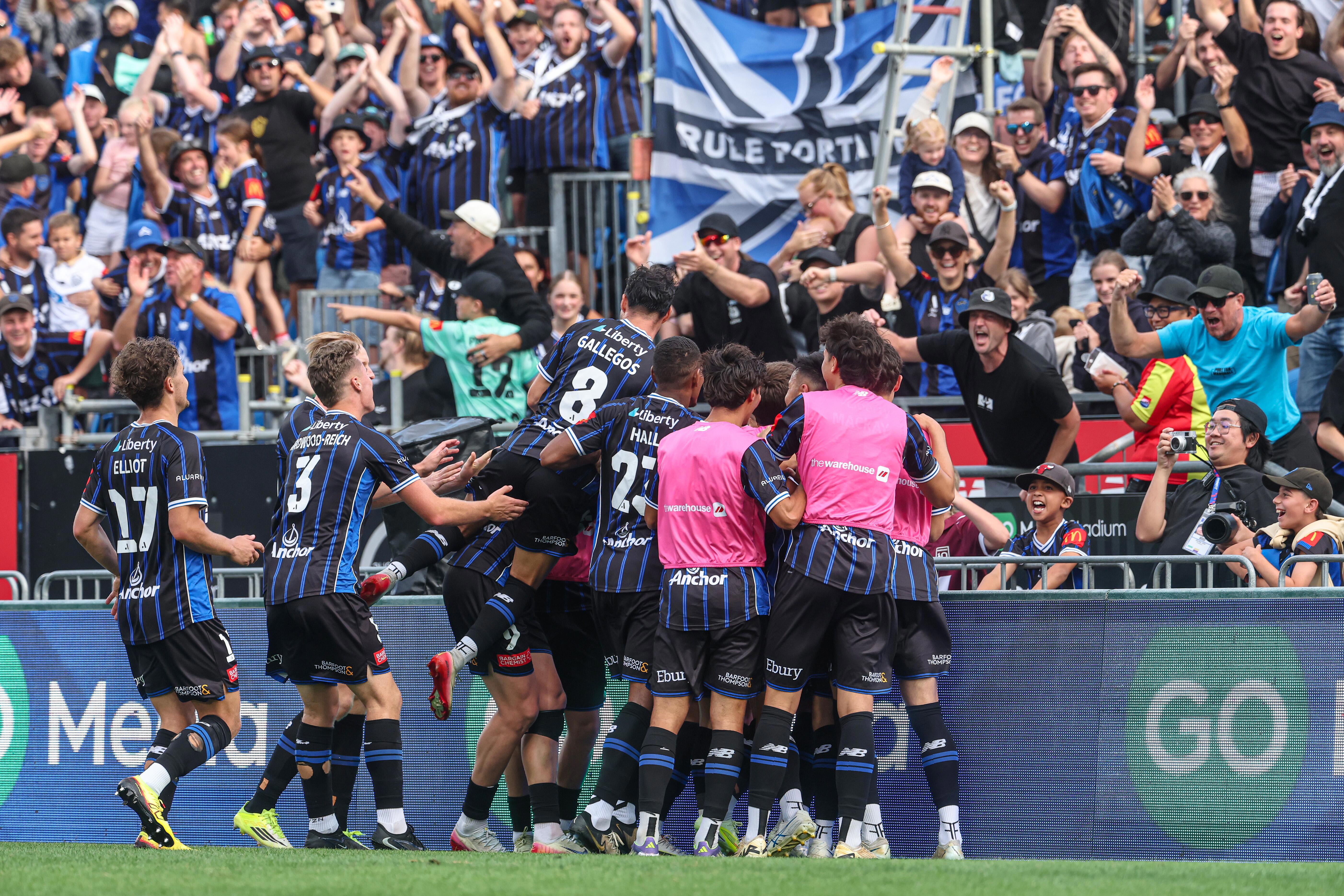 Auckland FC v Central Coast Mariners FC