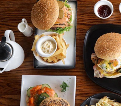 Foodies & Me Cafe