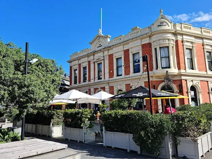 The     Birdcage  Tavern