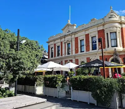 The     Birdcage  Tavern