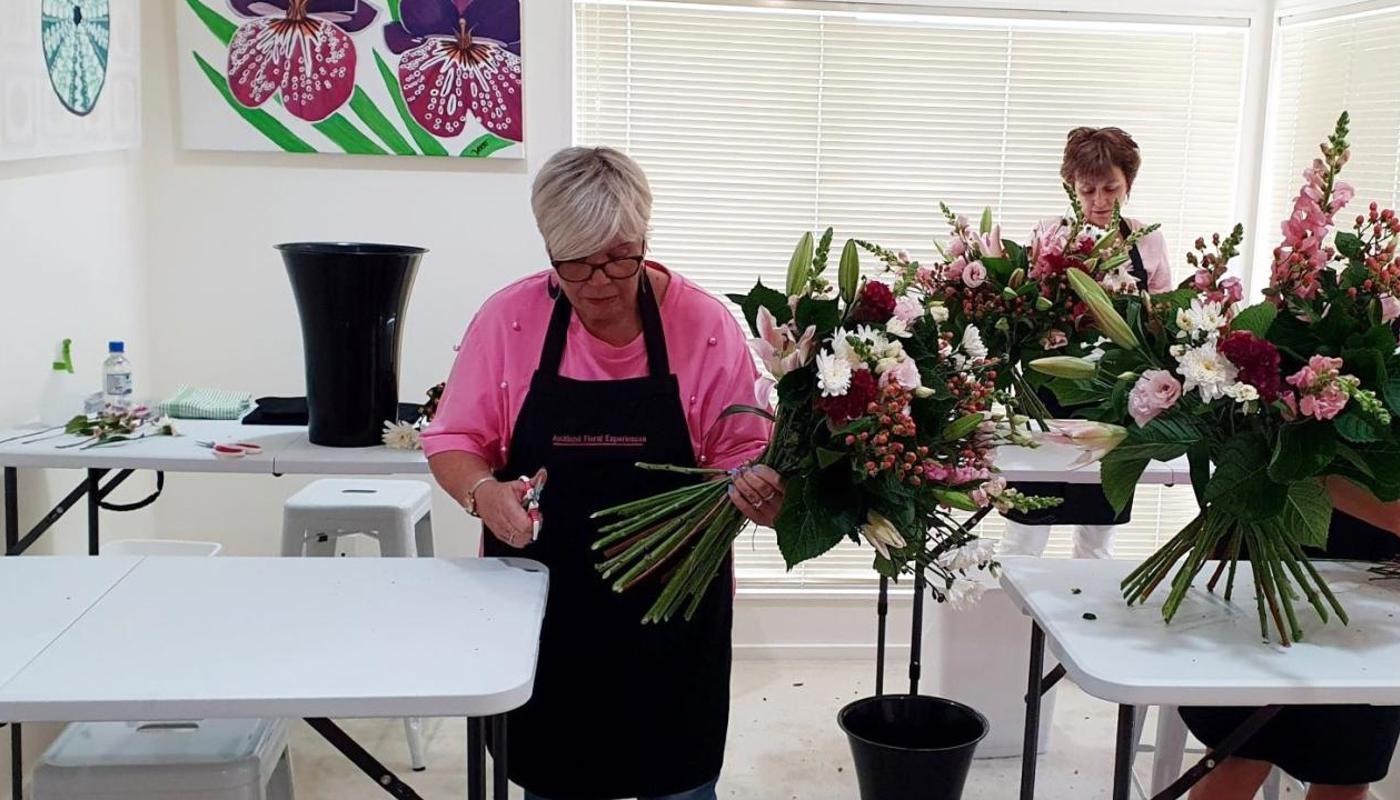Private Group Class - Florist spiral bouquets in glass vase