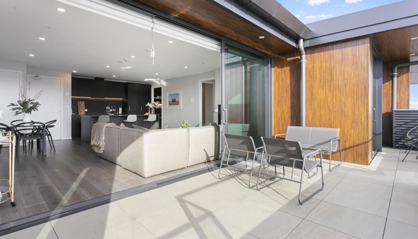 Indoor outdoor flow