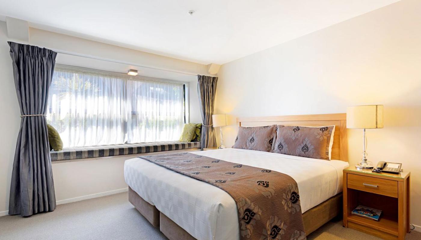 Spacious guest room