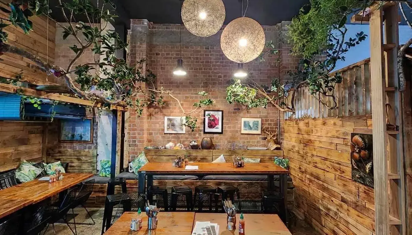 Palm Cafe and Restaurant Image 4