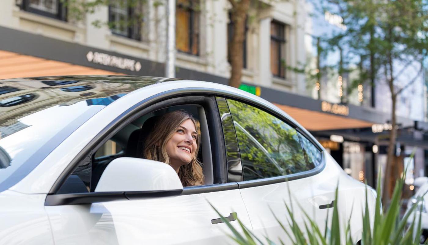 Person looking out of Goguided vehicle in Queen Street