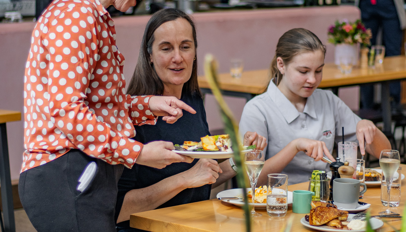 Ampersand Eatery Image 5