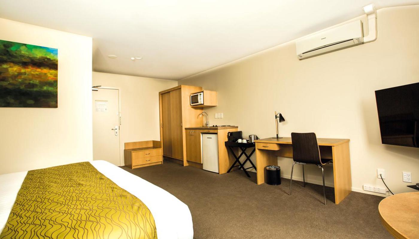 Queen Suite Amenities