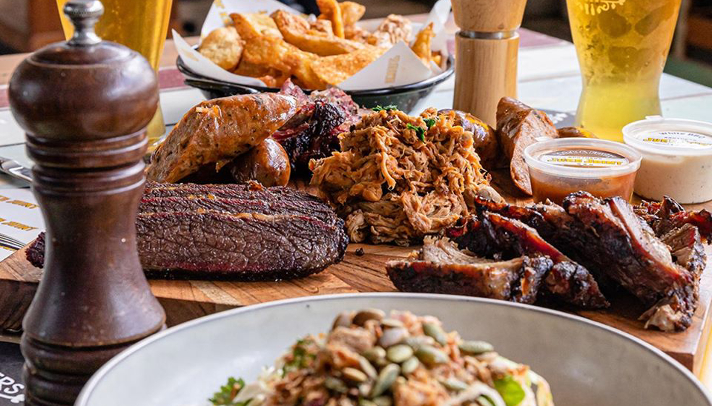 Brothers Beer & Juke Joint BBQ - Commercial Bay Image 4