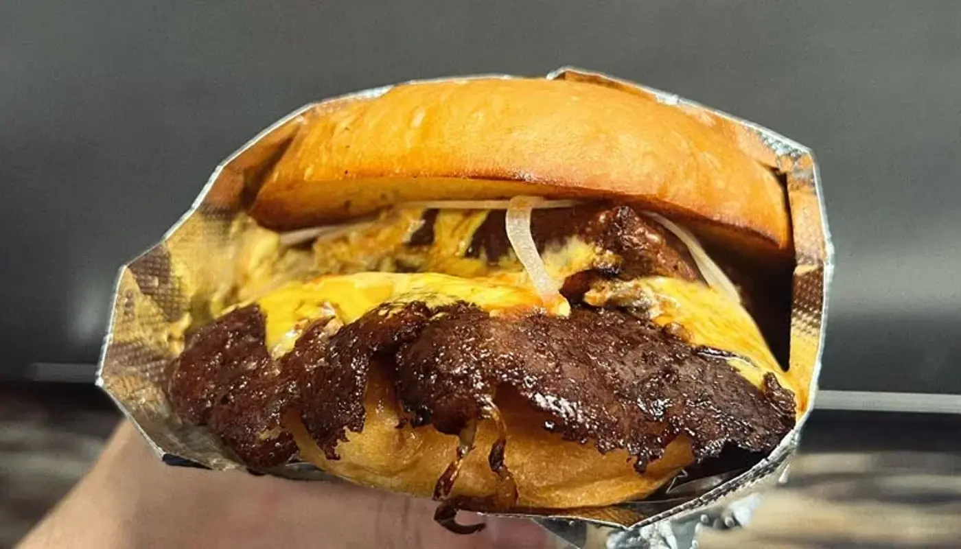 Baby G Burger Image 5