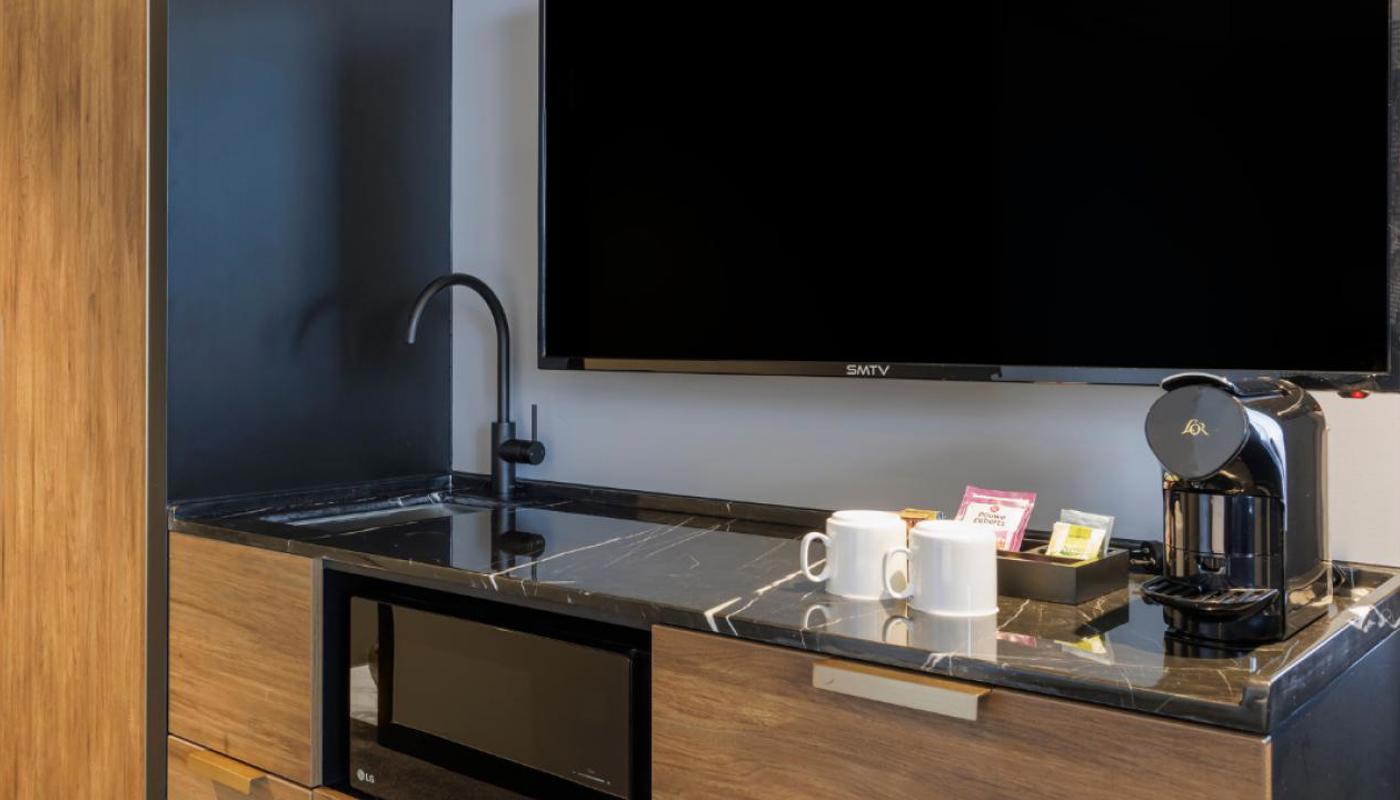 Studio Executive Kitchenette
