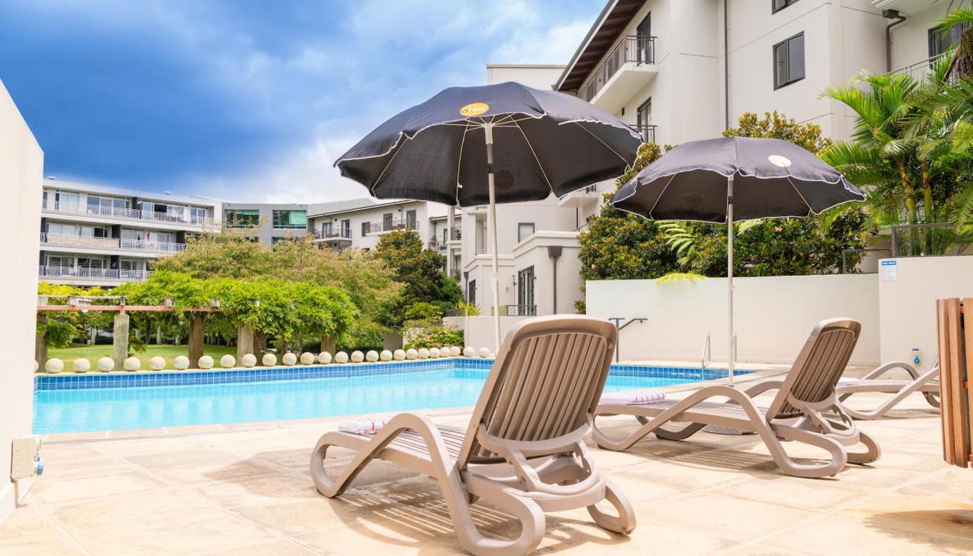 Outdoor swimming pool at Ohtel Auckland