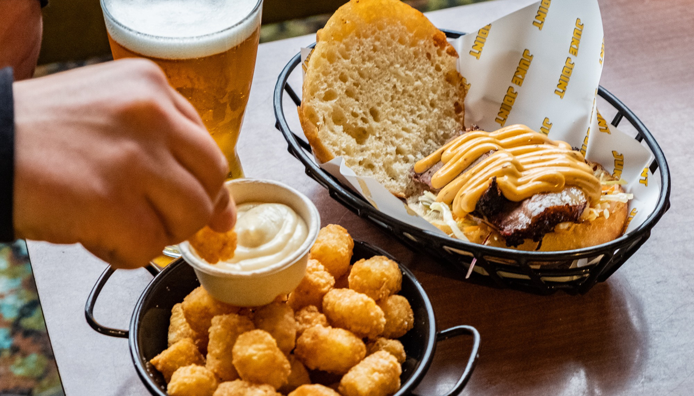 Brothers Beer & Juke Joint BBQ - Commercial Bay Image 3