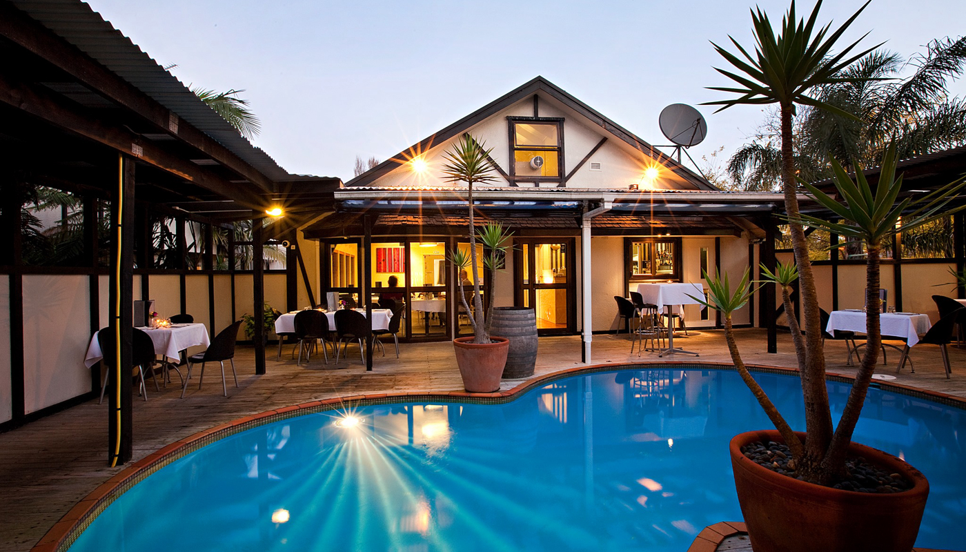 Poolside Restaurant Image 2