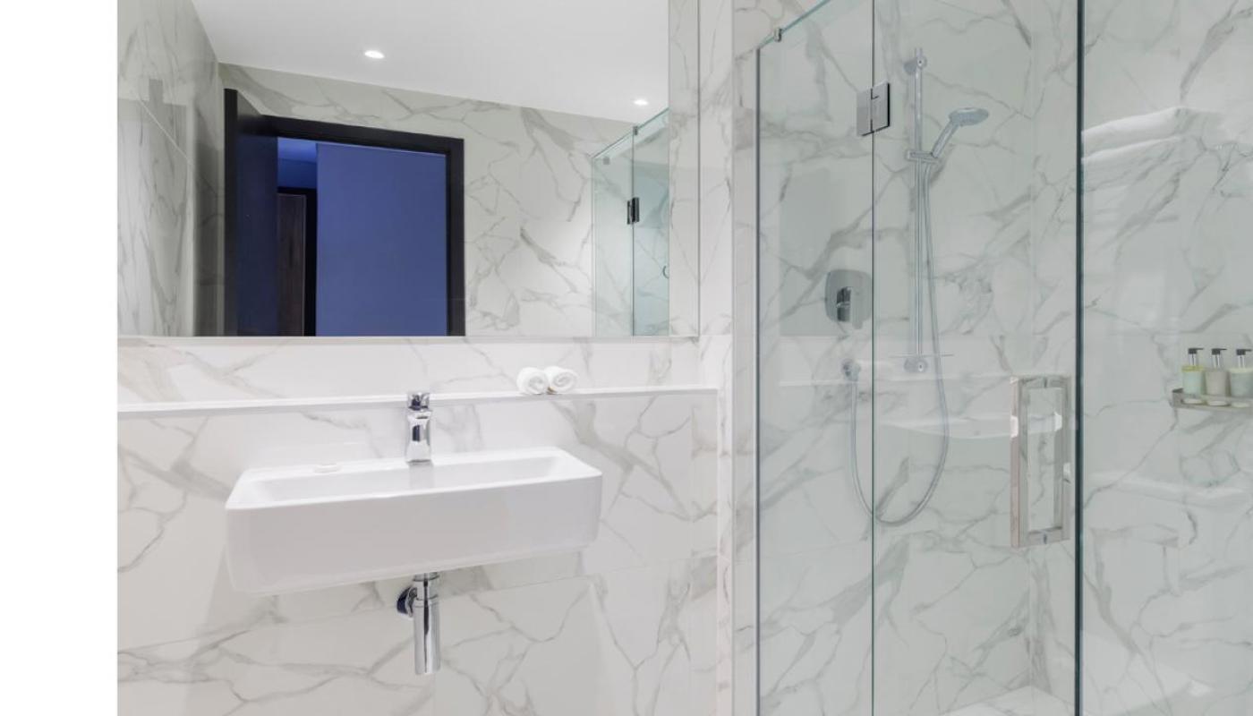 Studio Executive Bathroom