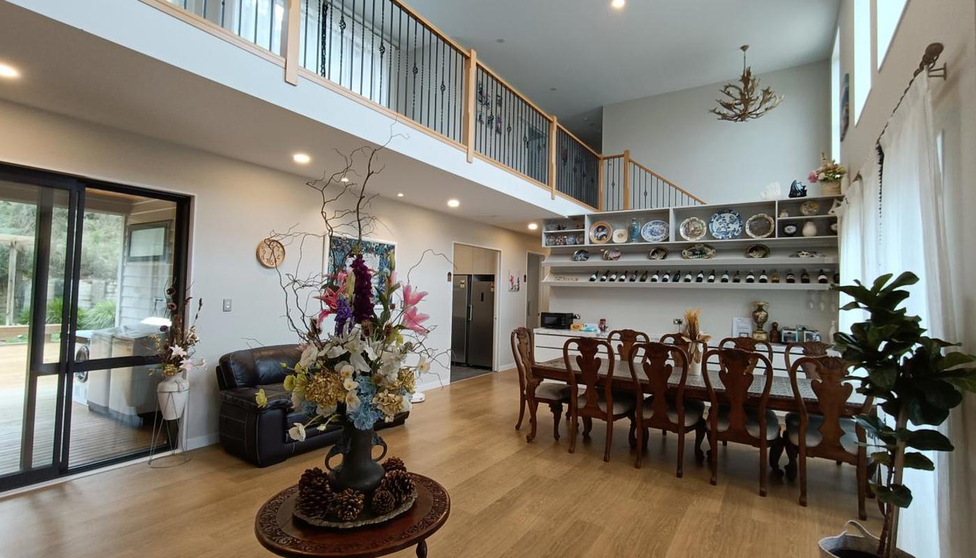 Foyer and dinning area