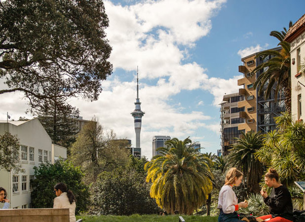 <span class='hyphen-text' lang='de'>Hop, skip and jump around town from SkyCity</span>