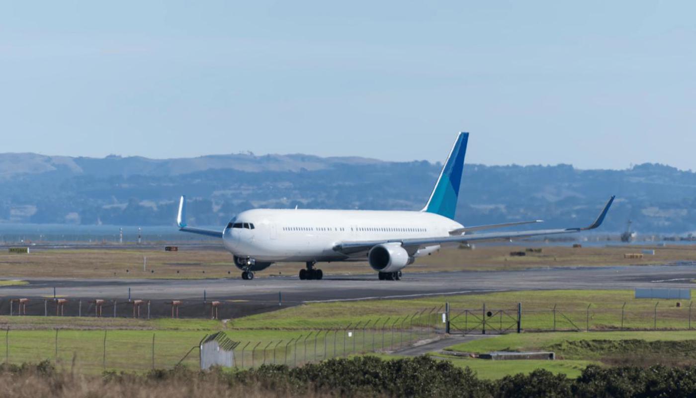 Accelerate your adventure straight from Auckland Airport with our convenient car rental services.