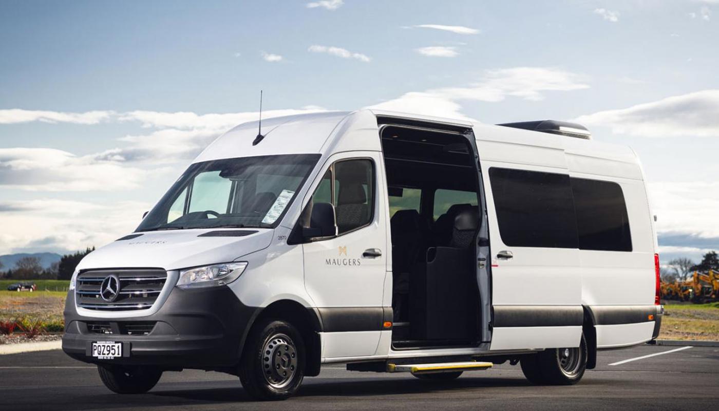 17 Seat Mercedes Van
