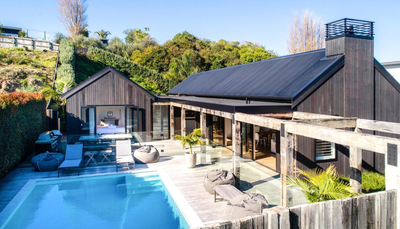 Blackpool Boathouse - Stay Waiheke - sleeps 6 guests