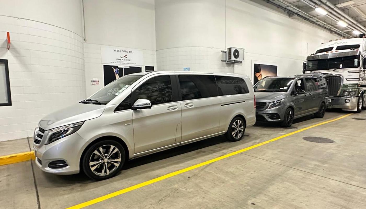 Seamless transfers and tailored tours with Platinum Chauffeur Drive