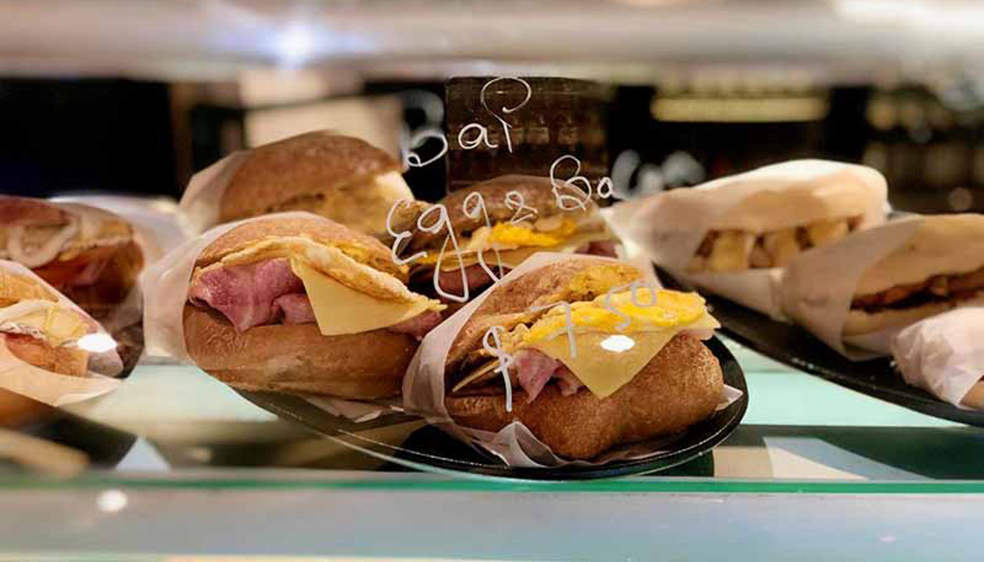 Betsia Kebabs & Burgers Image 3