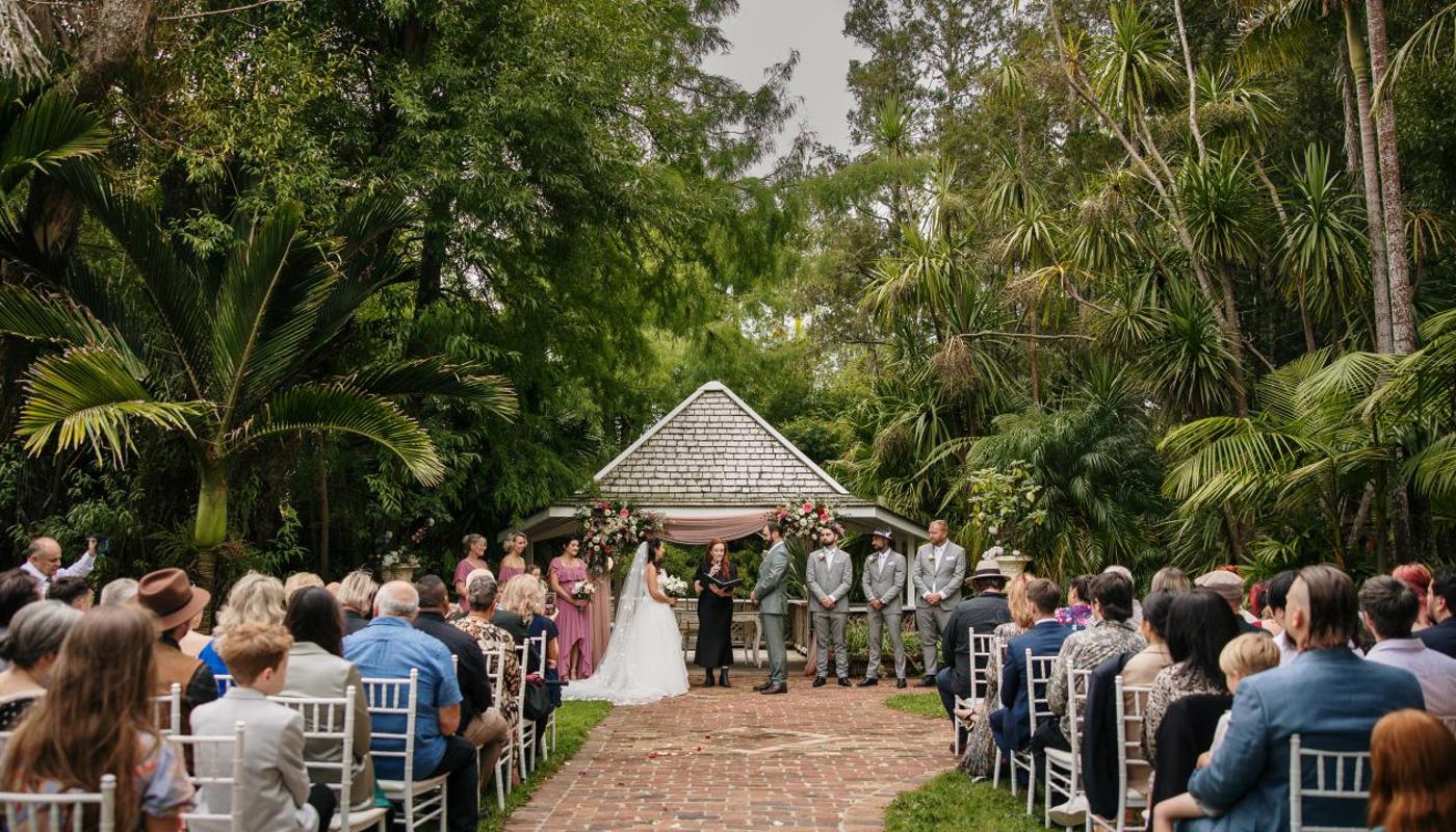 The Palm Isle garden wedding ceremony at Settlers Country Manor