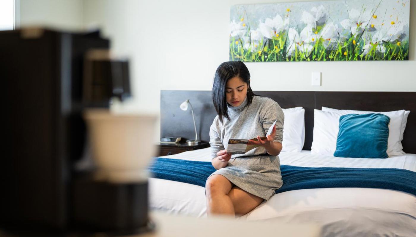 Enjoy a comfortable stay in Tuakau Hotel’s apartment rooms.
