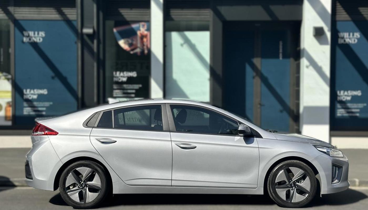 Wings Car Rental - Hybrid Car for city drive