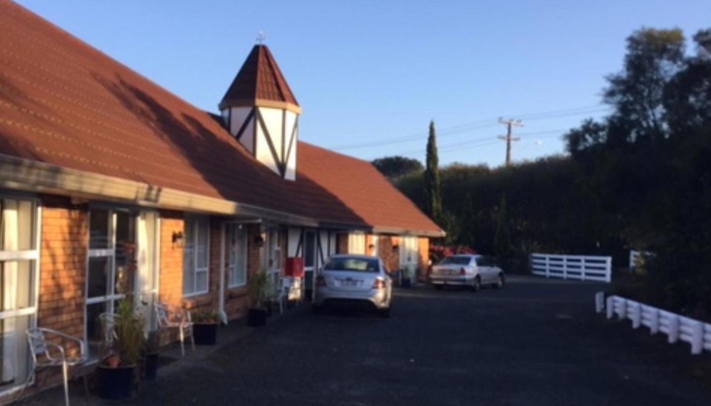 Castle Court Motel