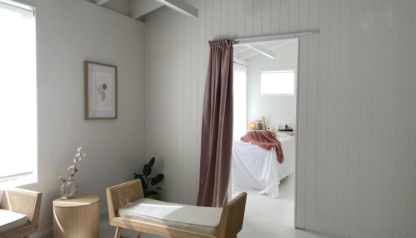 Lounge and massage room