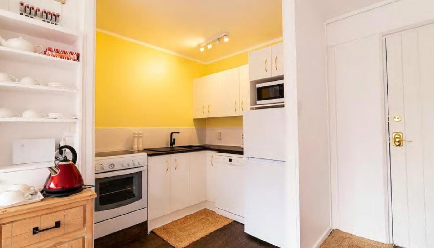 Newmarket Apartment Image 4