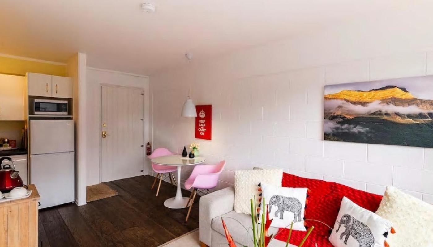 Newmarket Apartment Image 5