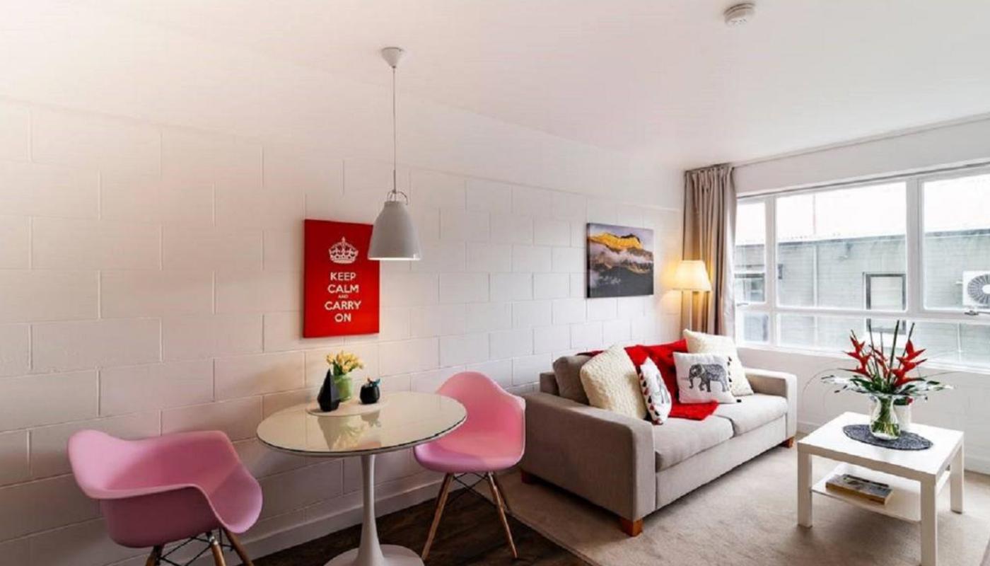 Newmarket Apartment Image 1