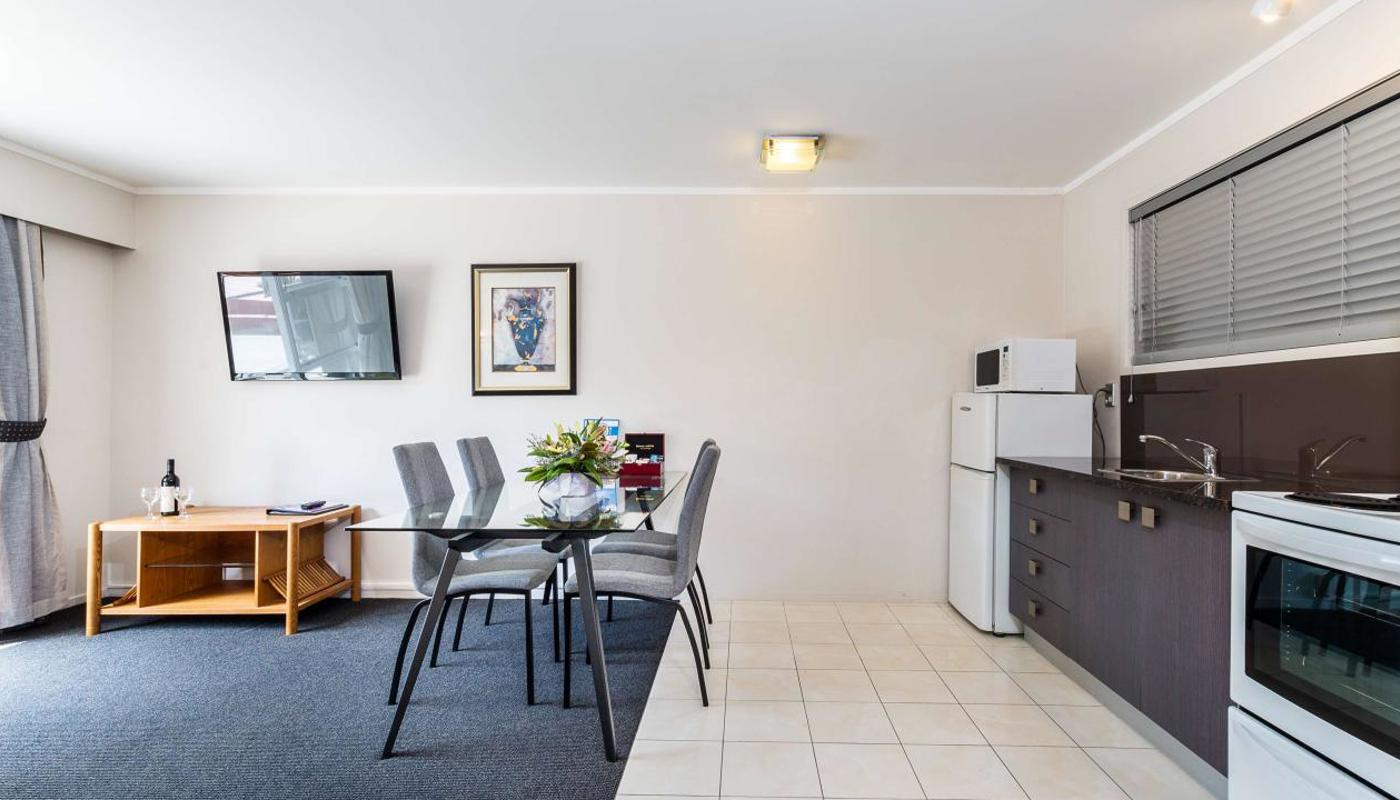 Best Western Newmarket Inn & Suites Kitchen