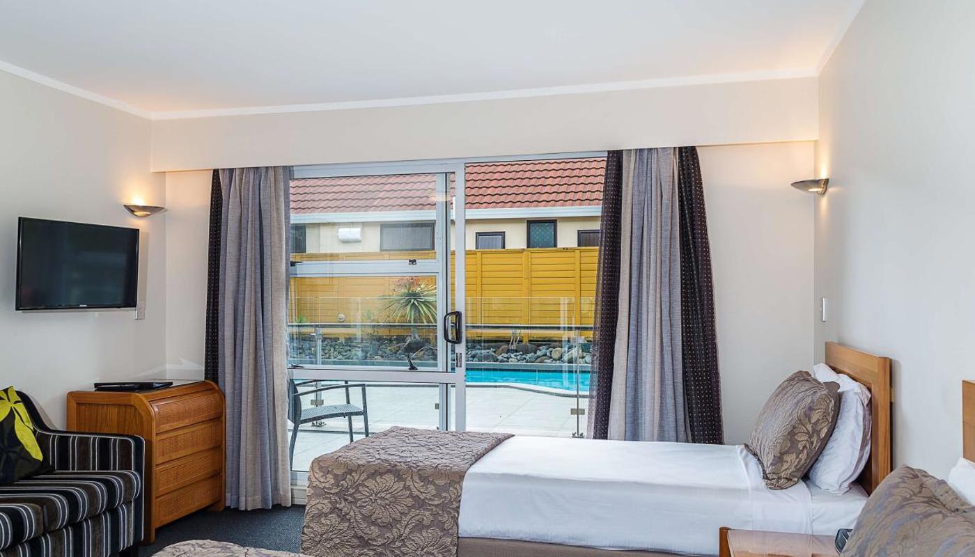 Best Western Newmarket Inn & Suites King and Single Rooms