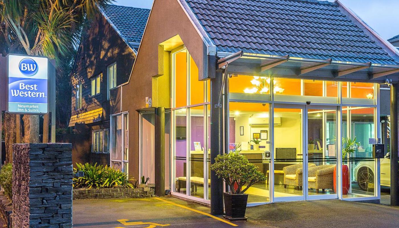 Best Western Newmarket Inn & Suites Exterior
