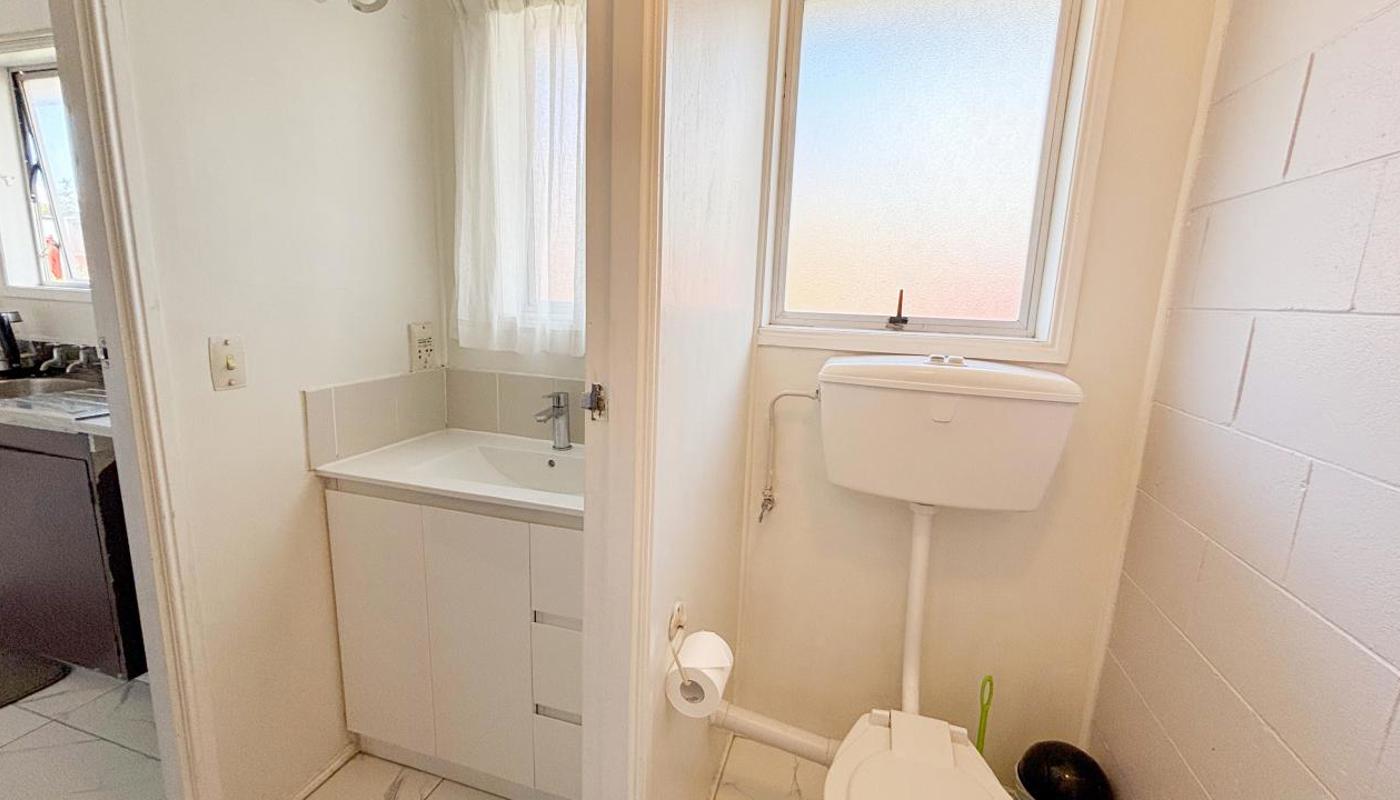 1 Bedroom Unit - Toilet