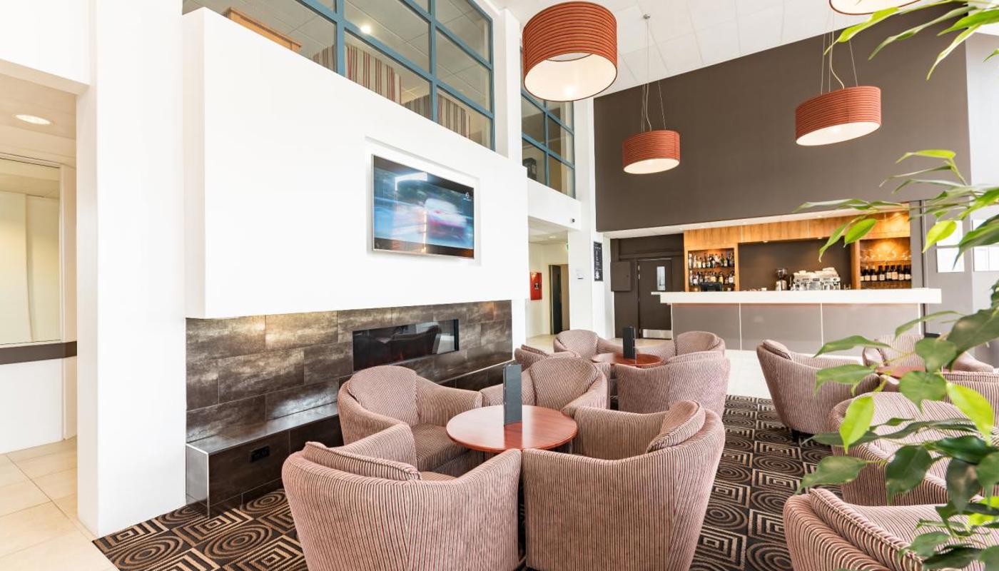 Hotel Lounge Bar