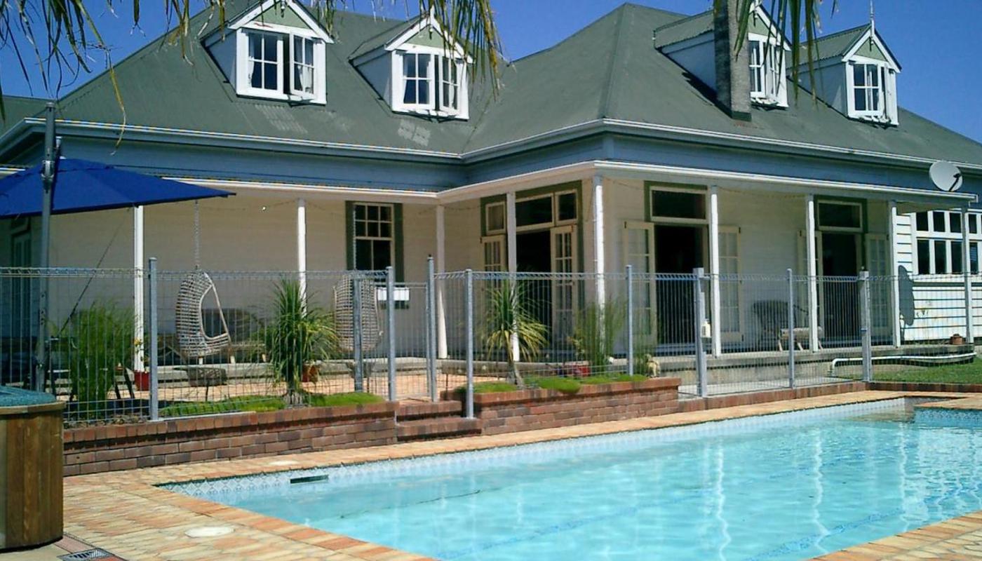 Villa & Pool