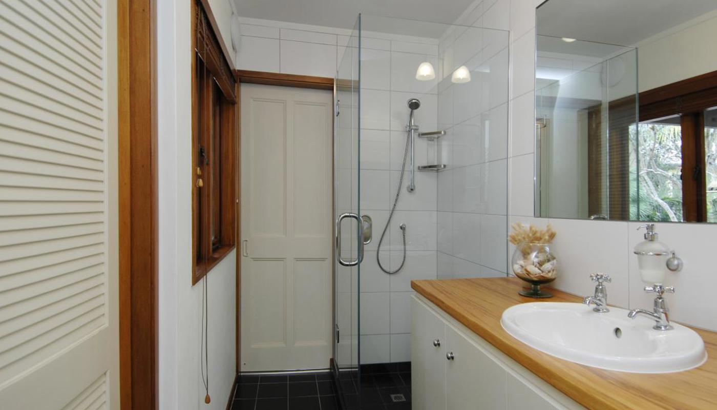 Ensuite area.