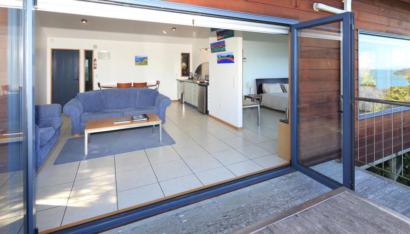 Crosstrees Chalet - Spacious and open plan accommodation for couples.
