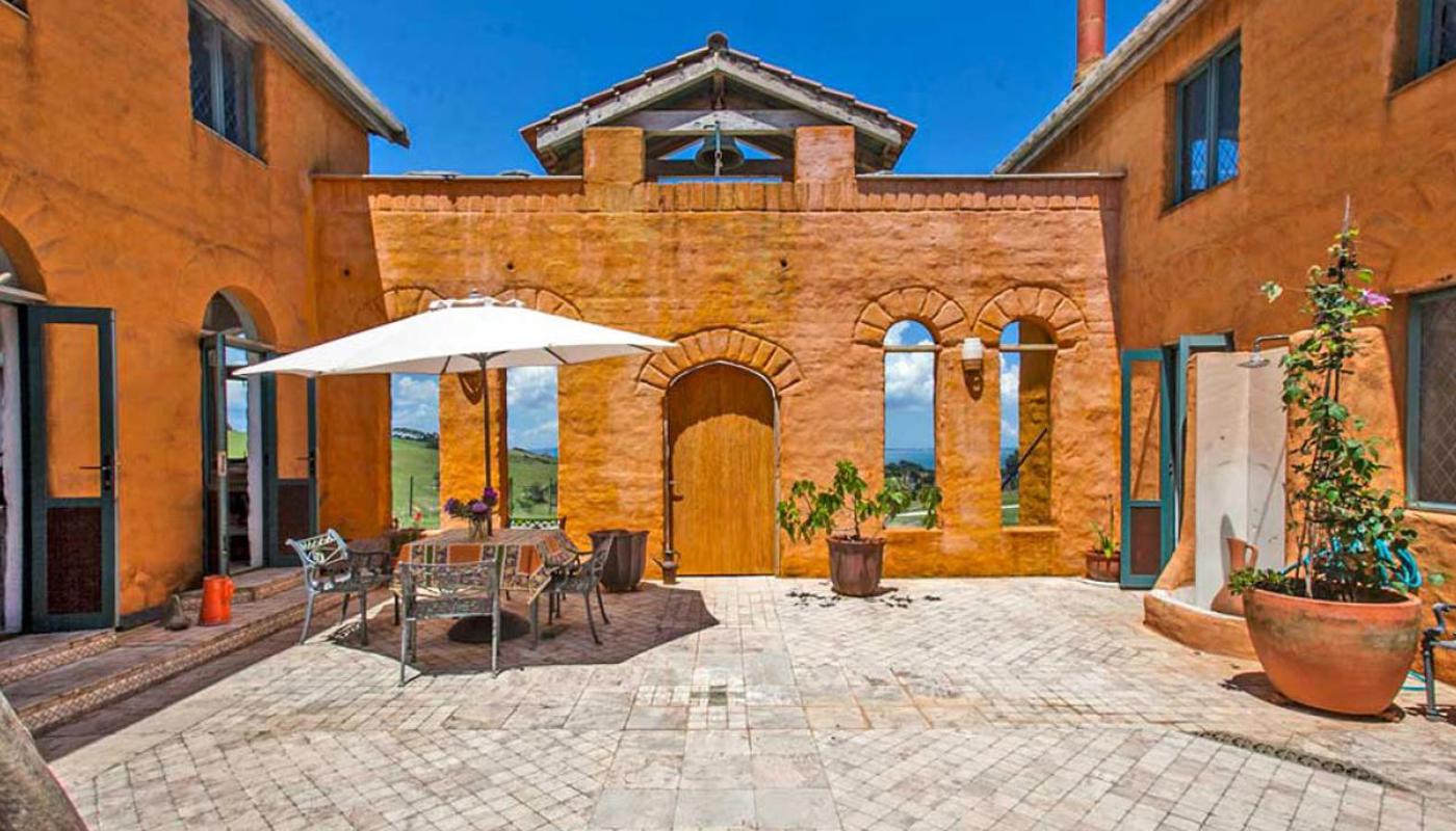 Casale Di Terra Studio inner courtyard