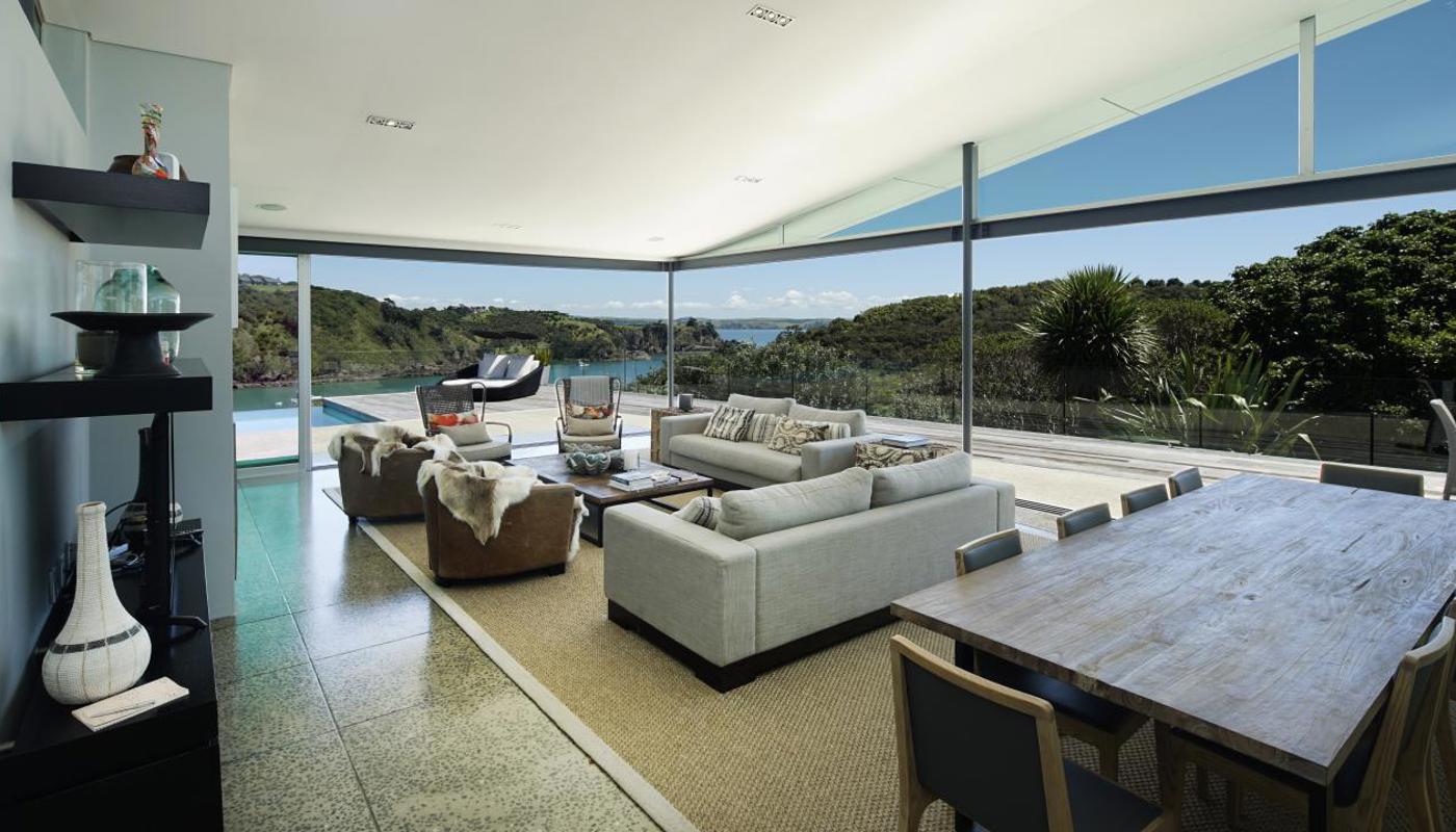 Lounge & Dining
