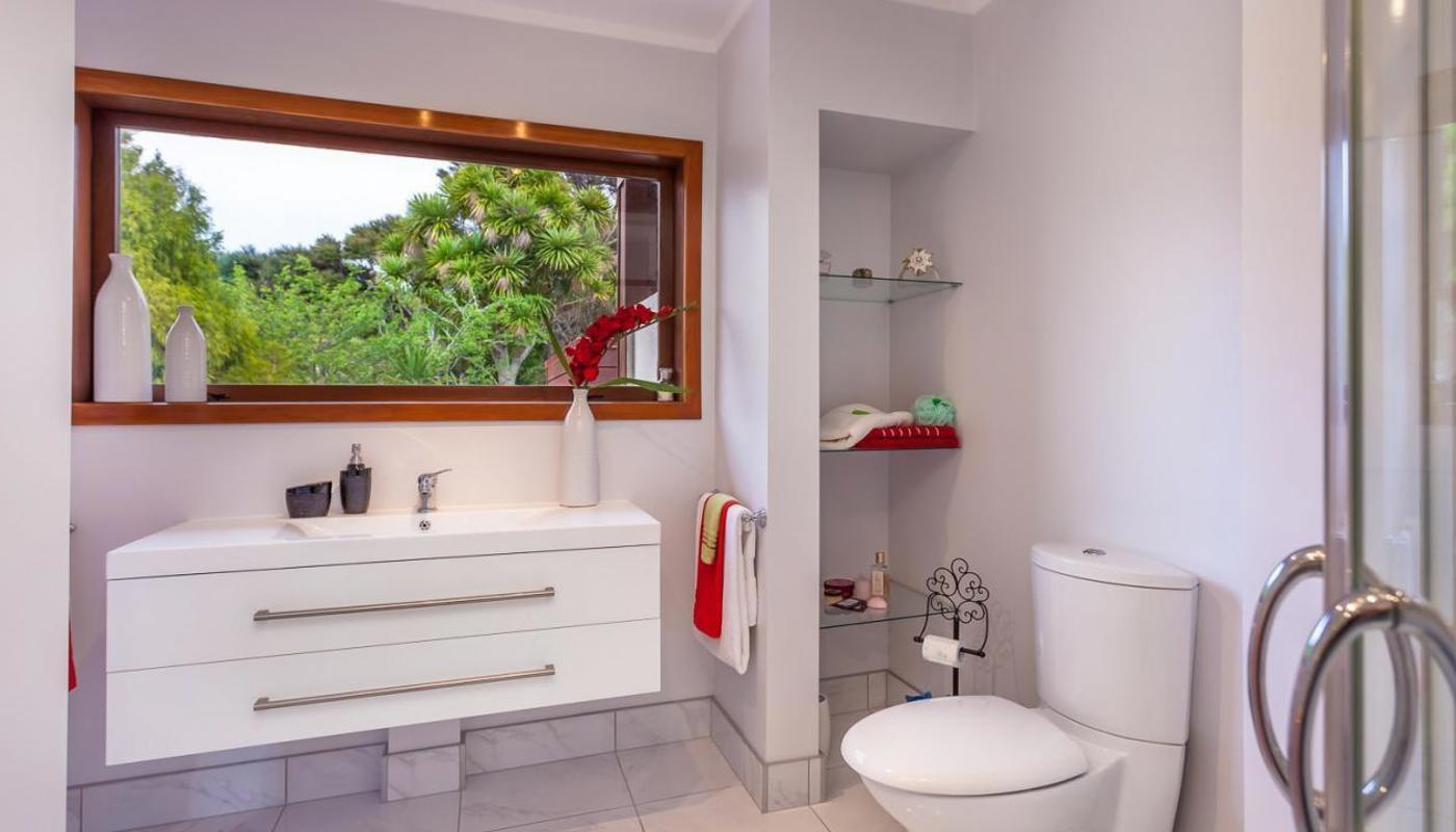 Premier Room Ensuite, Miharo Bed & Breakfast, West Auckland & Waitakere,