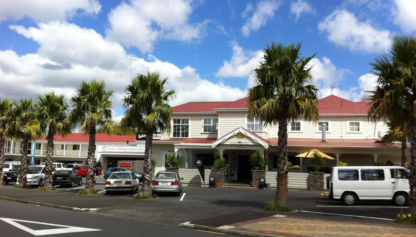 Tuakau Hotel frontage